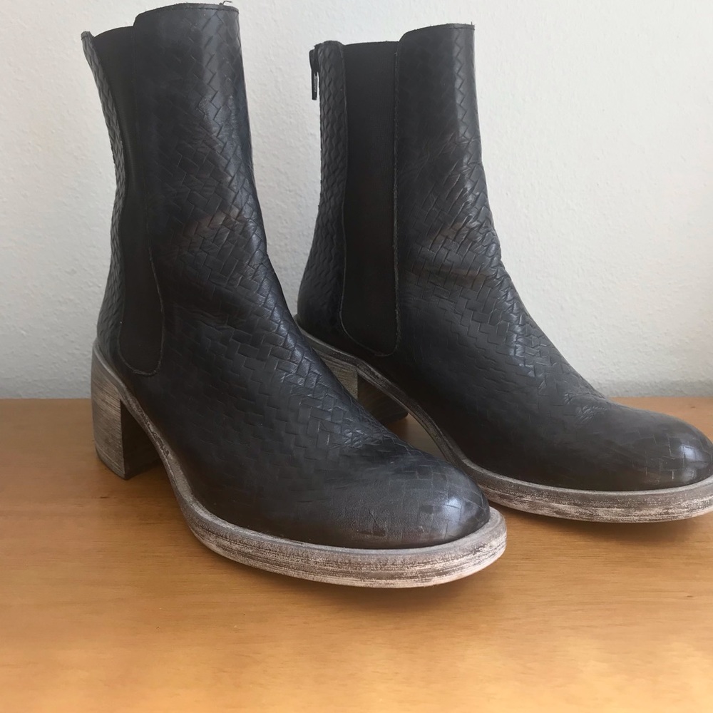 Free People Essential Chelsea Boots in black | size 39 (su) / 9 (us)
